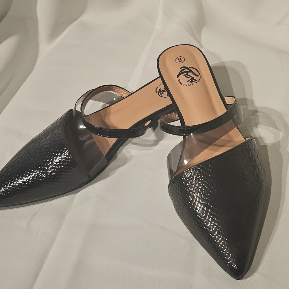 Trary Shoes Sz8 womens black flats